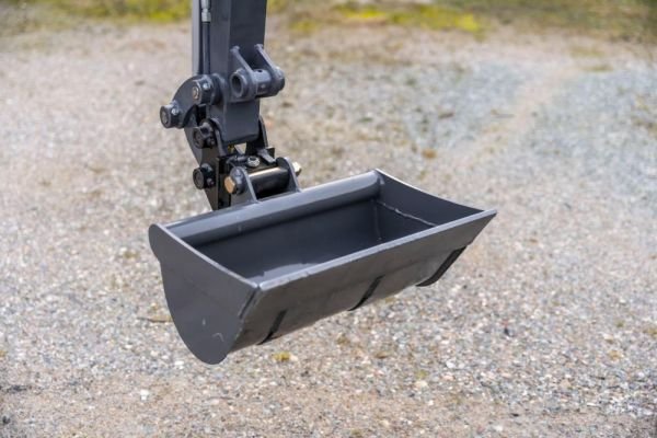 mini-pelle_electrique_lithium_ion_accu_1100_KG_chassis_15333_600x600.jpg